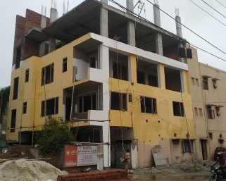 निगम पार्षद कार्यालय के ठीक सामने हो रहा अवैध निर्माण