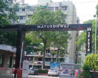 दिल्ली I P एक्सटेंशन के मयूरध्वज अपार्टमेंट में धड़ल्ले से हो रहा अवैध निर्माण ।