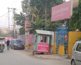 फरीदाबाद के अशोका एन्क्लेव पार्ट 3 में प्लाट मालिकों द्वारा ग्रीन बेल्ट पर अतिक्रमण