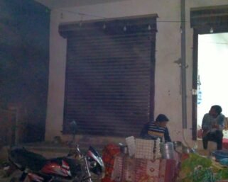 फरीदाबाद सीकरी में शराब के ठेके पर  सी एम फ्लाइंग की रेड । शराब ठेका डिस्कवरी वाइन का ?