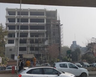 फरीदाबाद नगर निगम ओल्ड ज़ोन कार्यक्षेत्र के अन्तर्गत डी एल एफ इंडस्ट्रियल एरिया में धड़ल्ले से हो रहा अवैध निर्माण , नगर निगम कार्य प्रणाली पर प्रष्न चिन्ह ? क्या सिर्फ आम आदमी के घरोंदो पर ही चलता है नगर निगम का पंजा ?